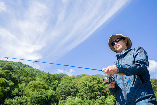 カラーサングラスのレンズと偏光レンズの違い